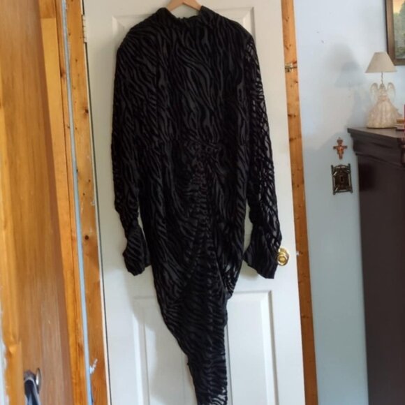 Prettylittlething Plus Sz 26 Formal Zebra Devore Dress Black Velvet Burnout Sexy - Picture 1 of 7
